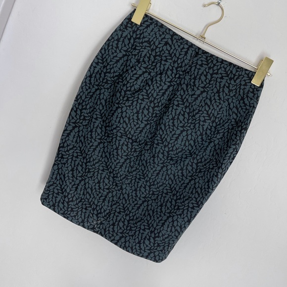 LOFT Leaf Pencil Skirt Petite Size 0 - Picture 3 of 6